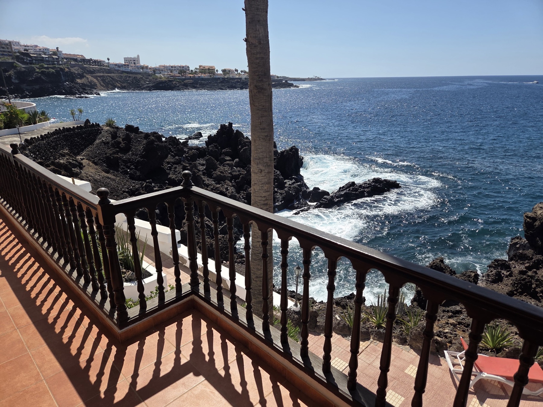 Villa Atlantic Cliffs — upper apartment terrace